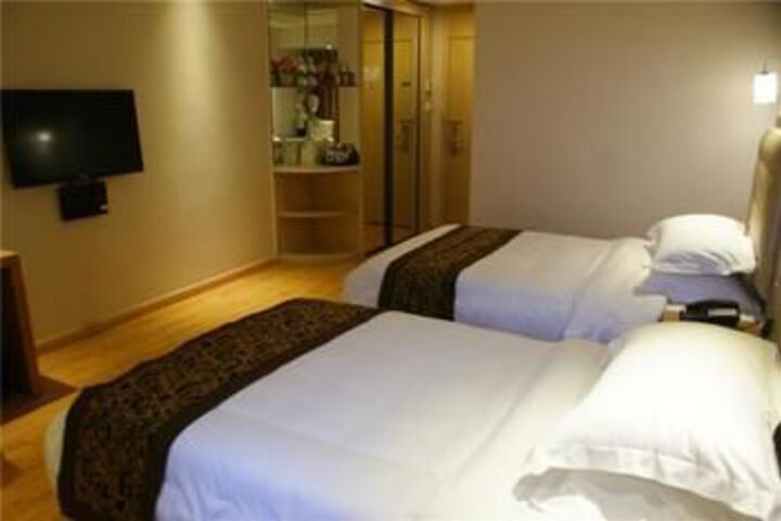 Room 12 of 46