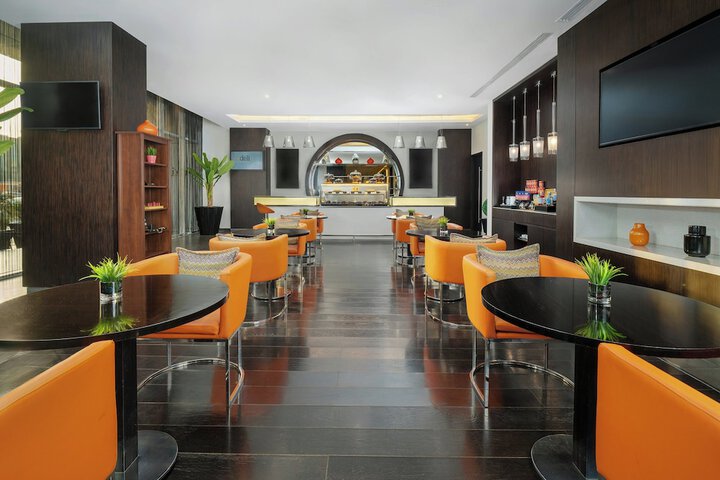 Lounge 87 of 114