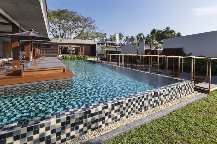 Hotel Pool