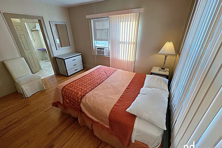 Efficiency Superior Queen Bed (4 of 18)