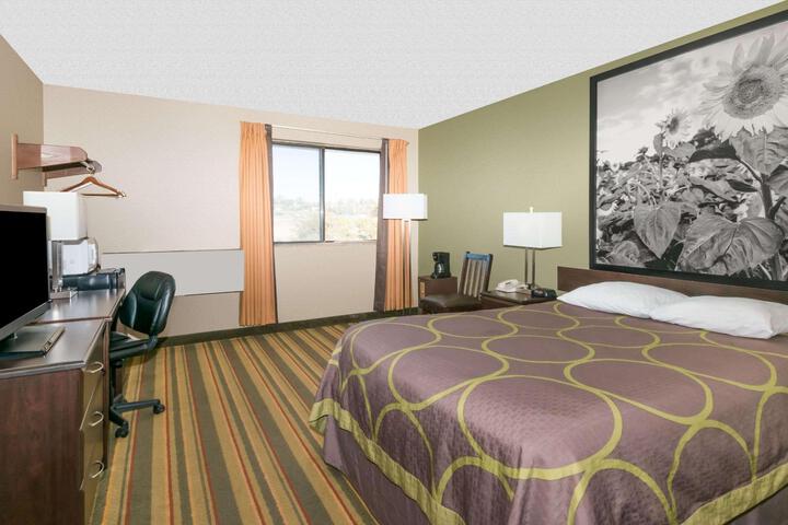 2 Queen Beds (3 of 13)