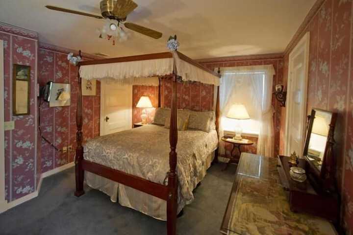 Room 17 of 40