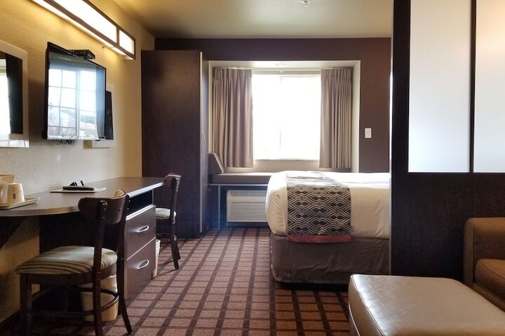 Suite Queen Bed (5 of 11)