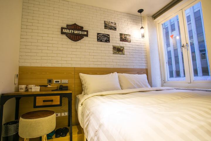 Room 13 of 37