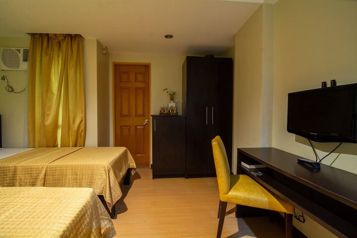 Room 35 of 83