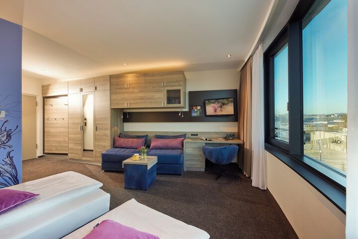 Room 5 of 42