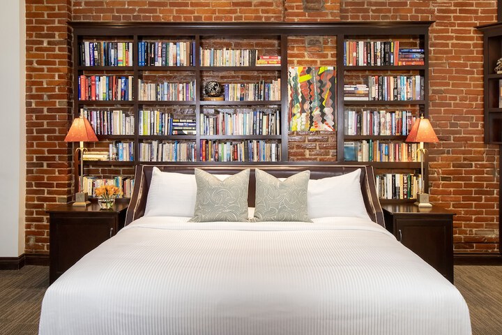 Room 20 of 146