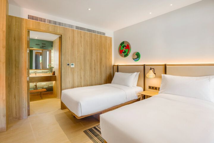 Room 6 of 205