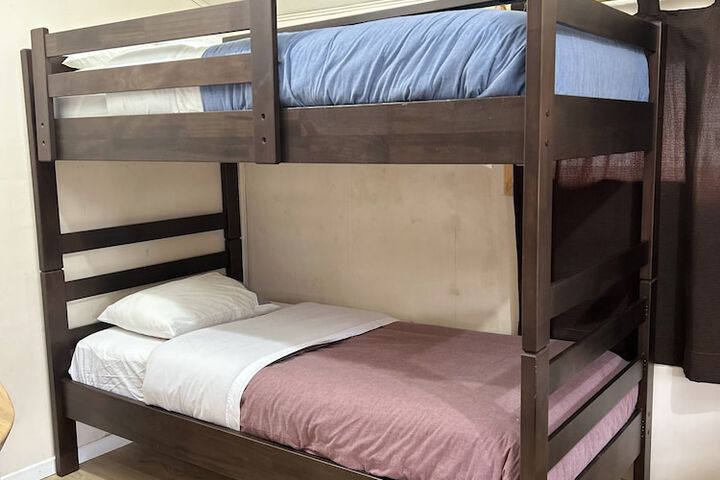 Room 8 of 33