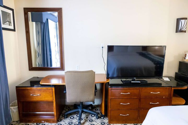 1 King Bed (22 of 31)