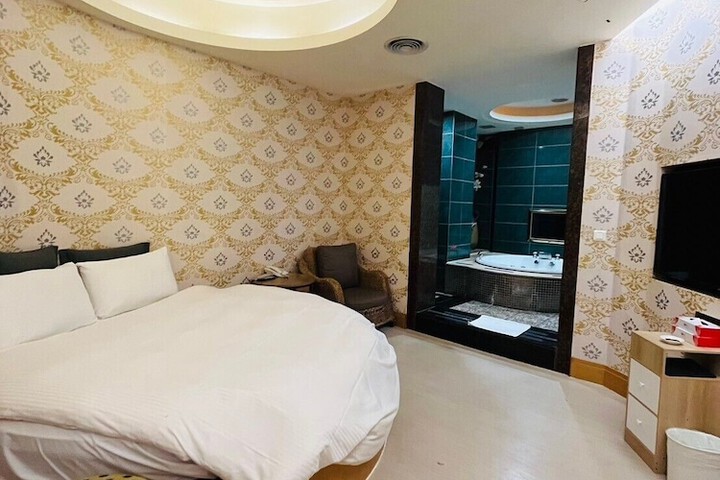 Room 17 of 51