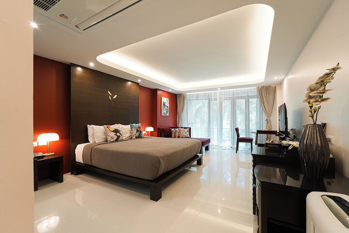 Room 12 of 170