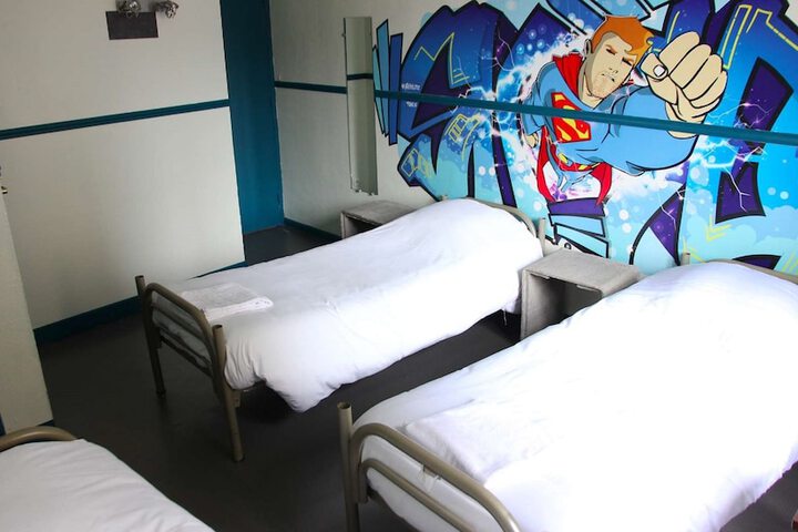 Room 9 of 42