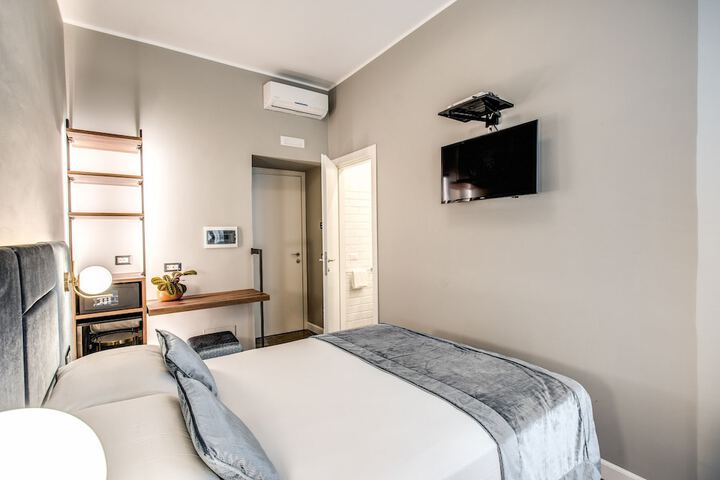 Room 14 of 82