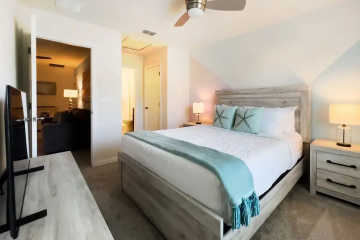 Room 3 of 33