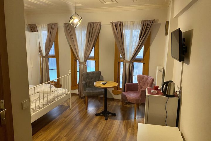 Room 11 of 21