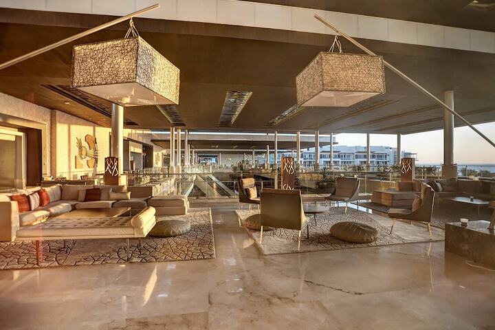 Entrance & Lobby