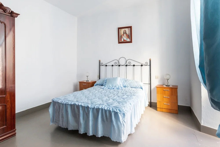 Room 6 of 15
