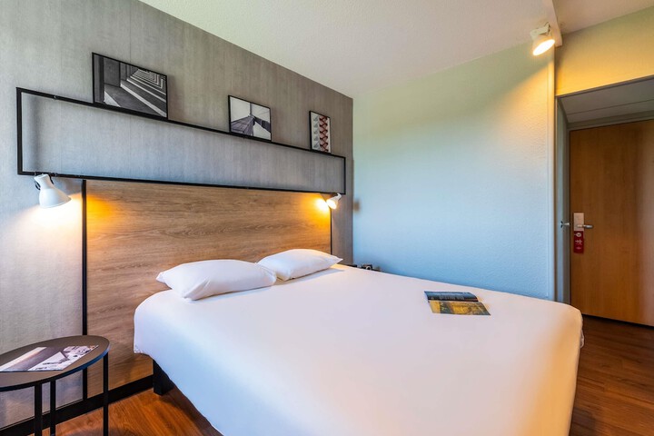 Room 6 of 22