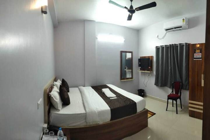 Room 3 of 7