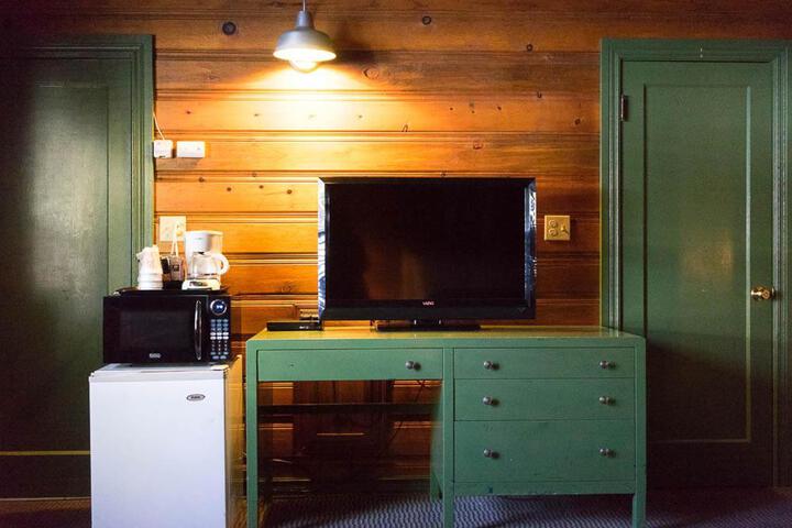 2 Double Beds Refrigerator, Microwave 05 (8 of 9)