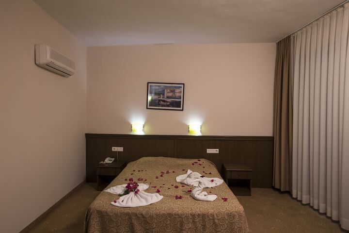Room 6 of 62