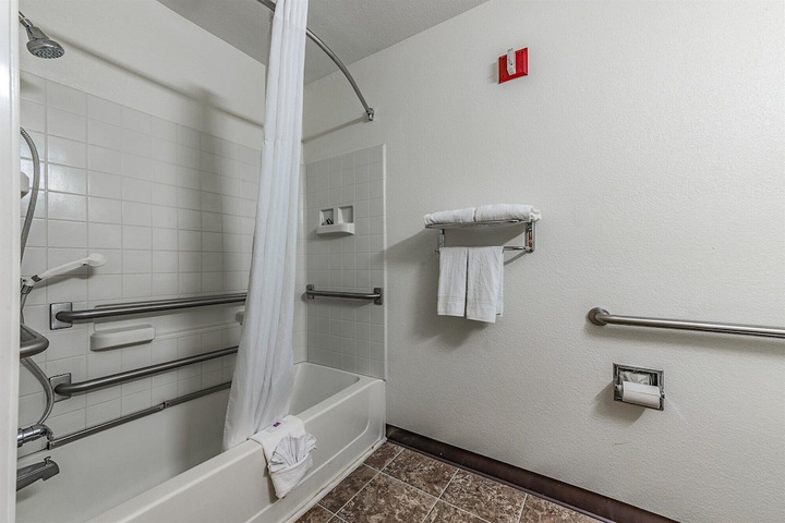 Room 25 of 33