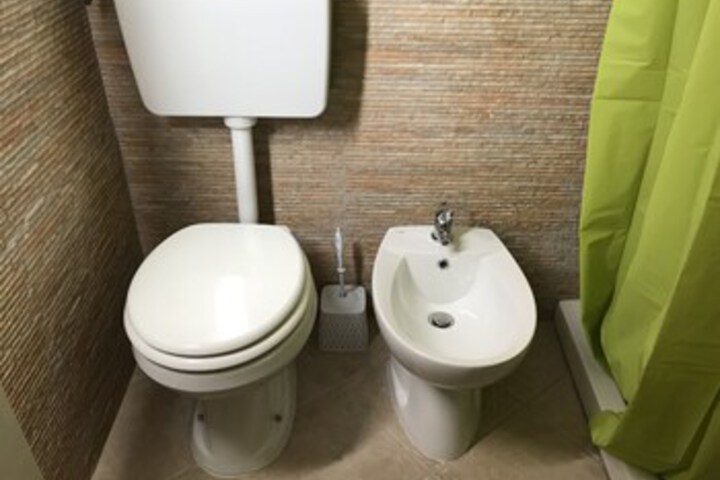 Room 2 of 30