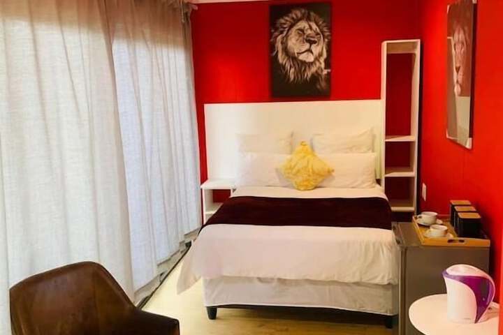 Room 4 of 20