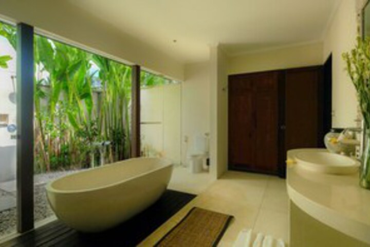 Room 4 of 33