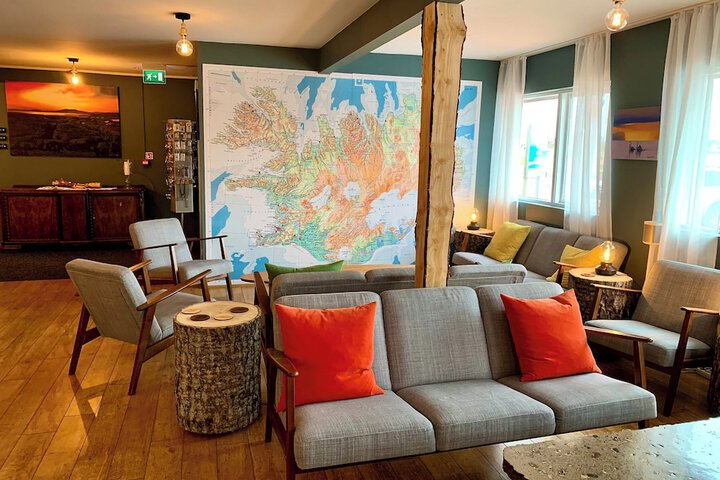 Lounge 100 of 123