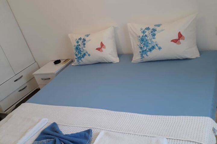 Room 10 of 14