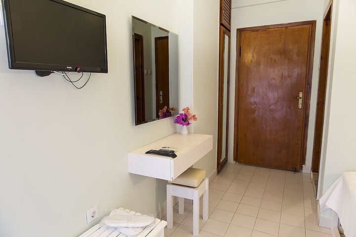 Room 6 of 25