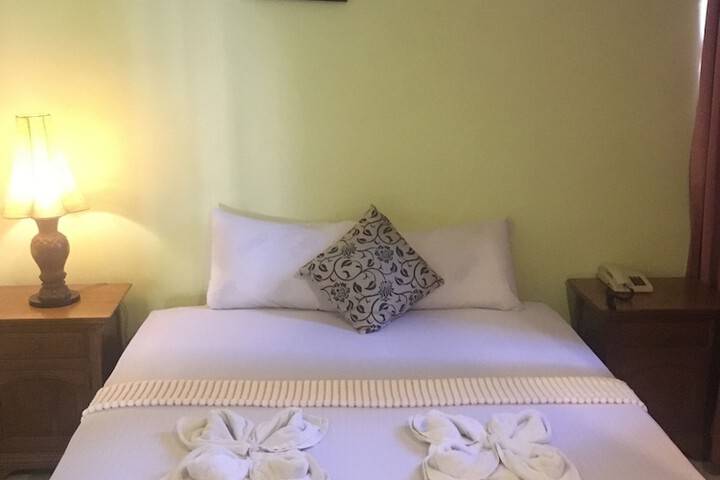 Room 4 of 37
