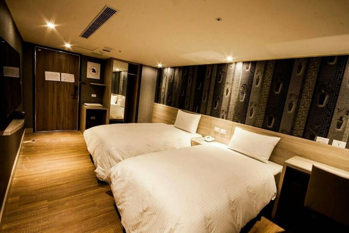 Room 4 of 36
