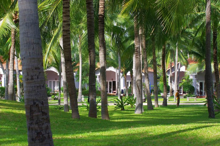 Hotel Exterior 80 of 83