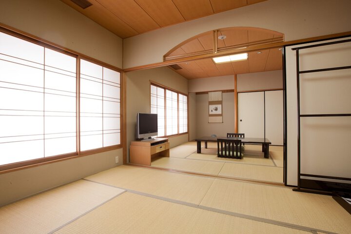 Room 28 of 152