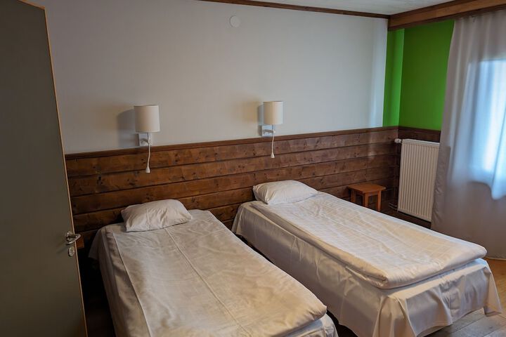 Room 4 of 25