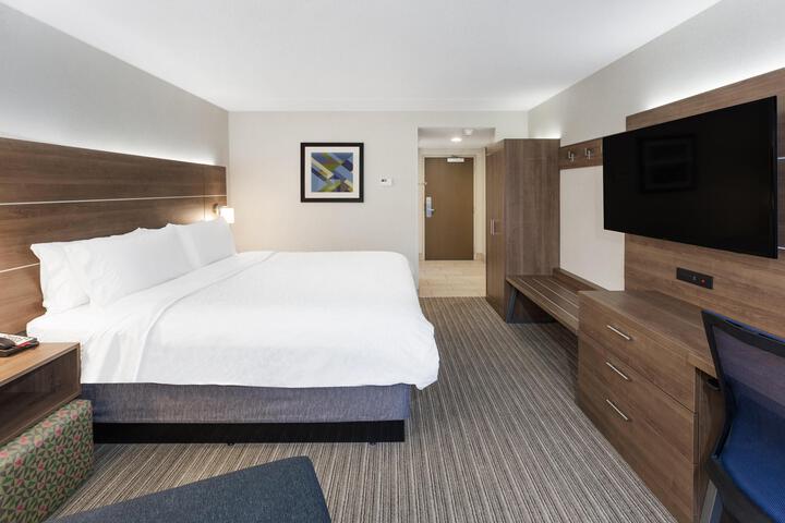 1 King Bed (7 of 9)