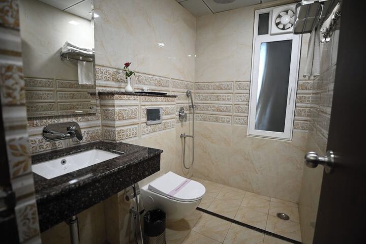 Room 10 of 14