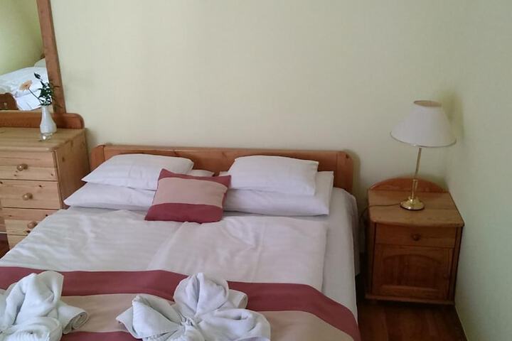 Room 6 of 42