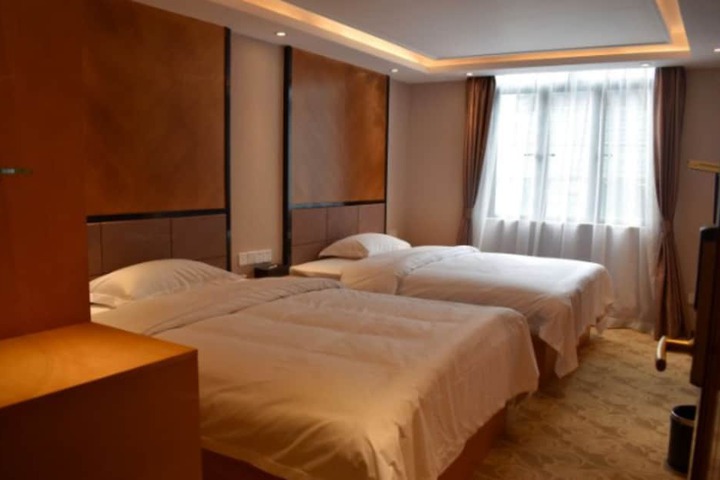 Room 5 of 13