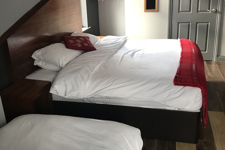 Room 12 of 73