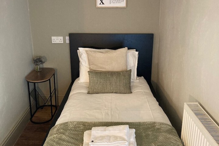 Room 3 of 28