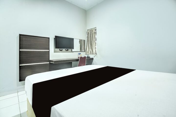Room 4 of 8