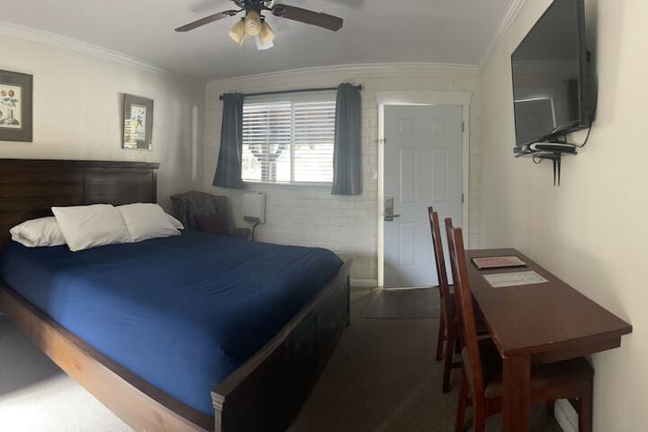 1 King Bed (8 of 19)