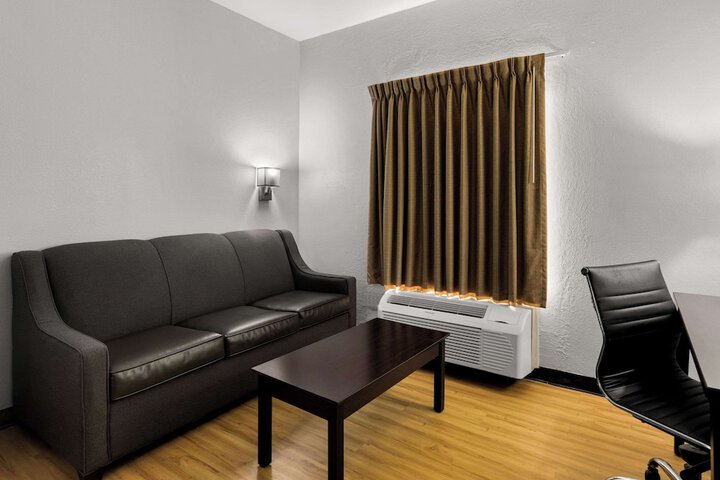 1 King Bed Suite (5 of 14)