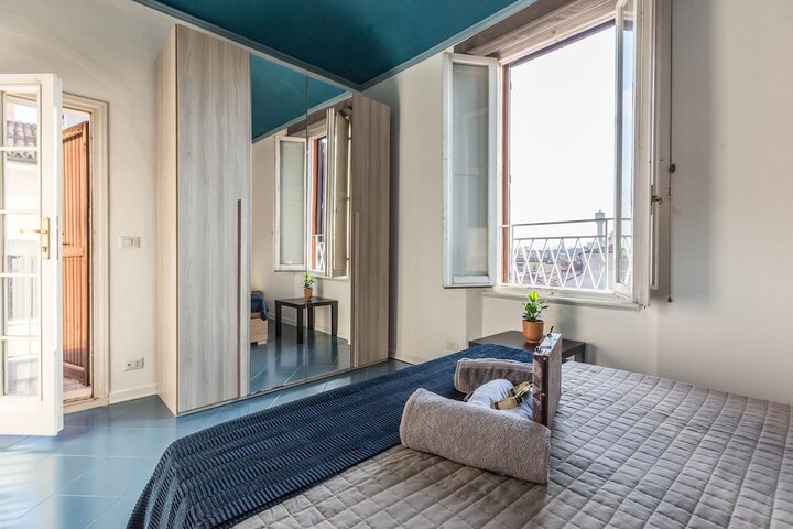 Room 2 of 33