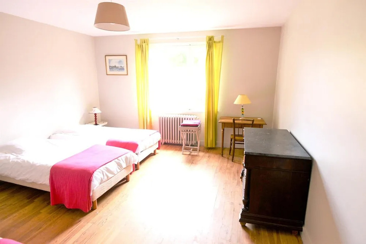 Room 5 of 9