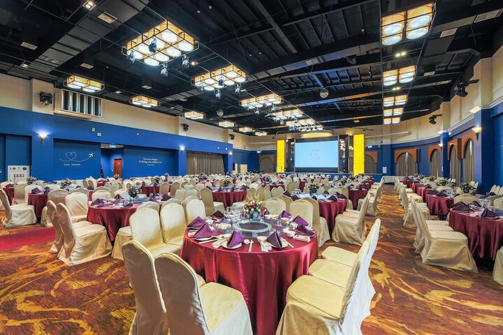 Ballroom/Hall 77 of 86